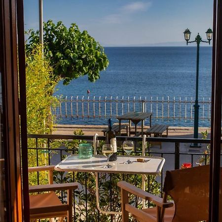 Notos Sea Front Apartment Glossa Esterno foto