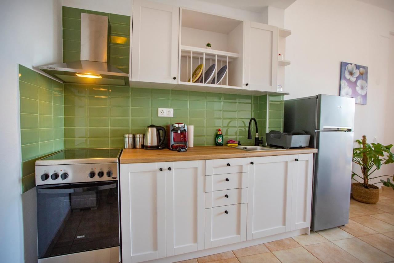 Notos Sea Front Apartment Glossa Esterno foto