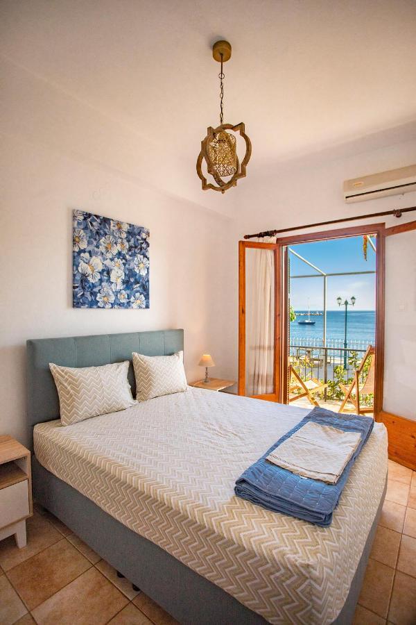 Notos Sea Front Apartment Glossa Esterno foto