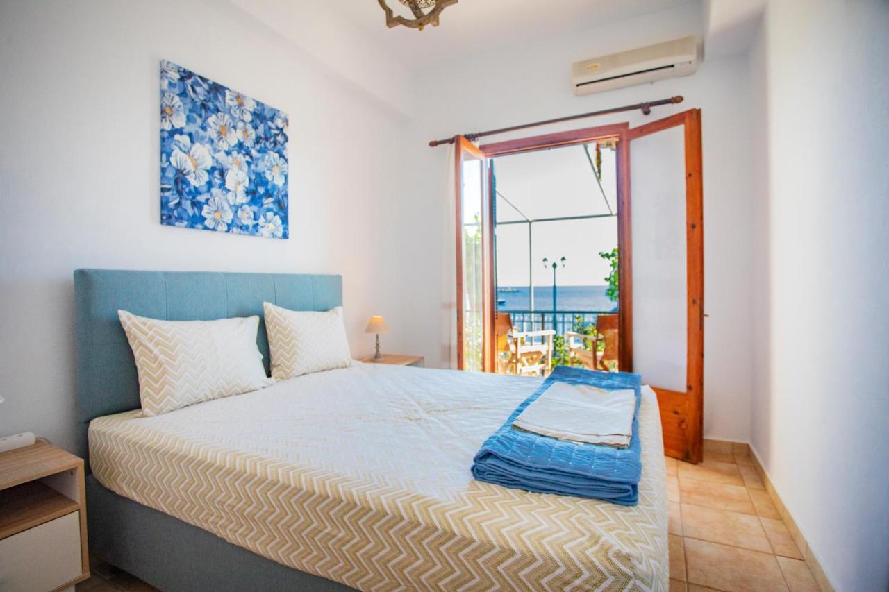 Notos Sea Front Apartment Glossa Esterno foto